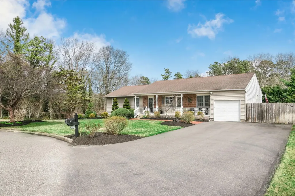 9 W Woodside Court Patchogue NY 11772
