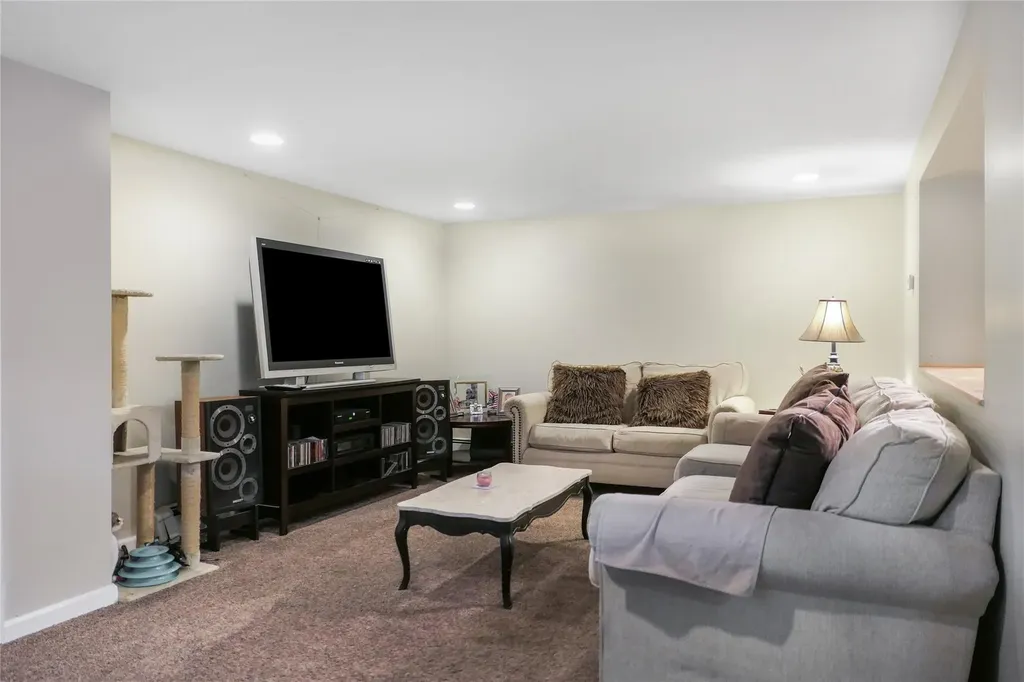 9 W Woodside Court Patchogue NY 11772