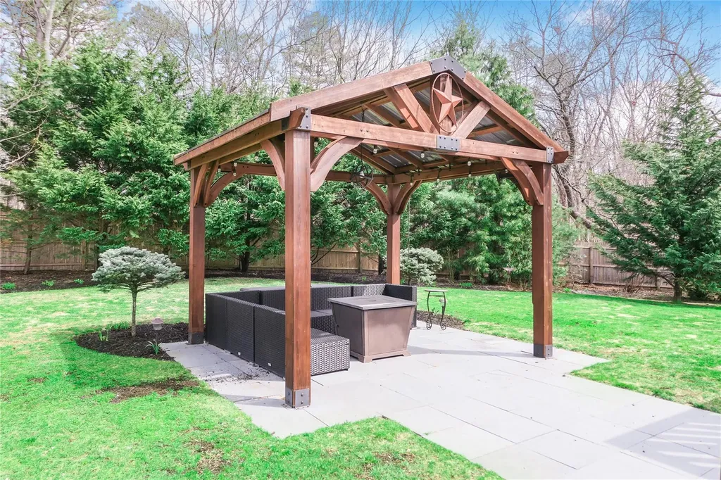 9 W Woodside Court Patchogue NY 11772