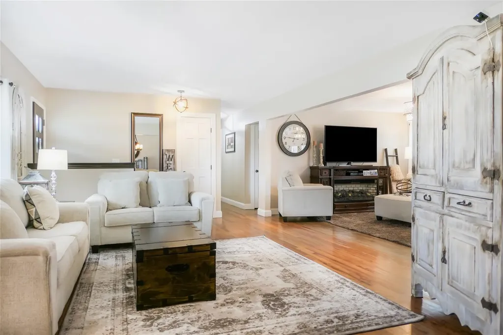9 W Woodside Court Patchogue NY 11772