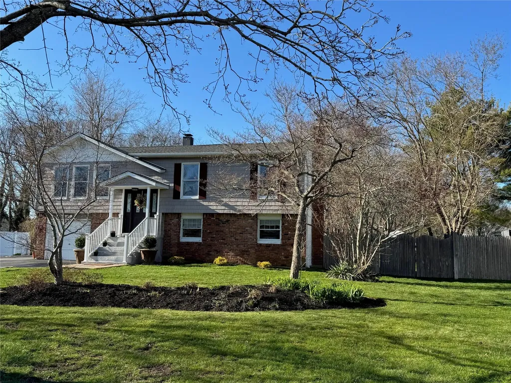 5 Humming Lane Coram NY 11727