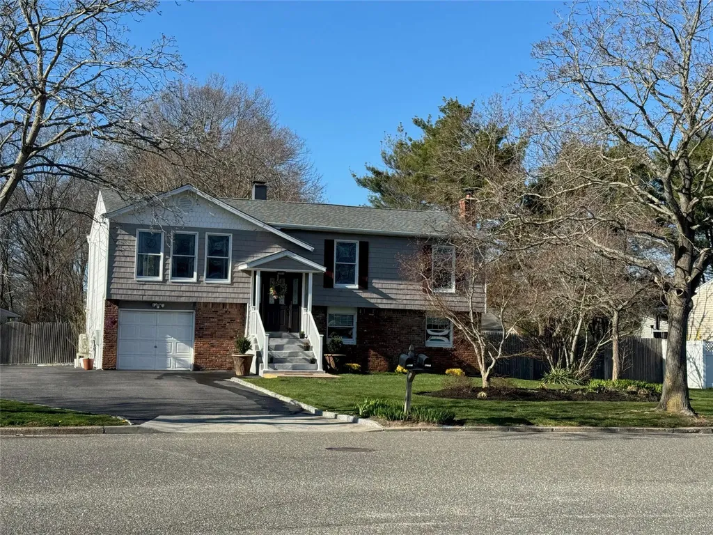 5 Humming Lane Coram NY 11727