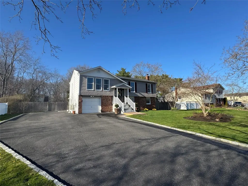 5 Humming Lane Coram NY 11727