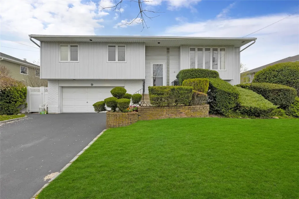 9 Ensign Drive Massapequa NY 11758
