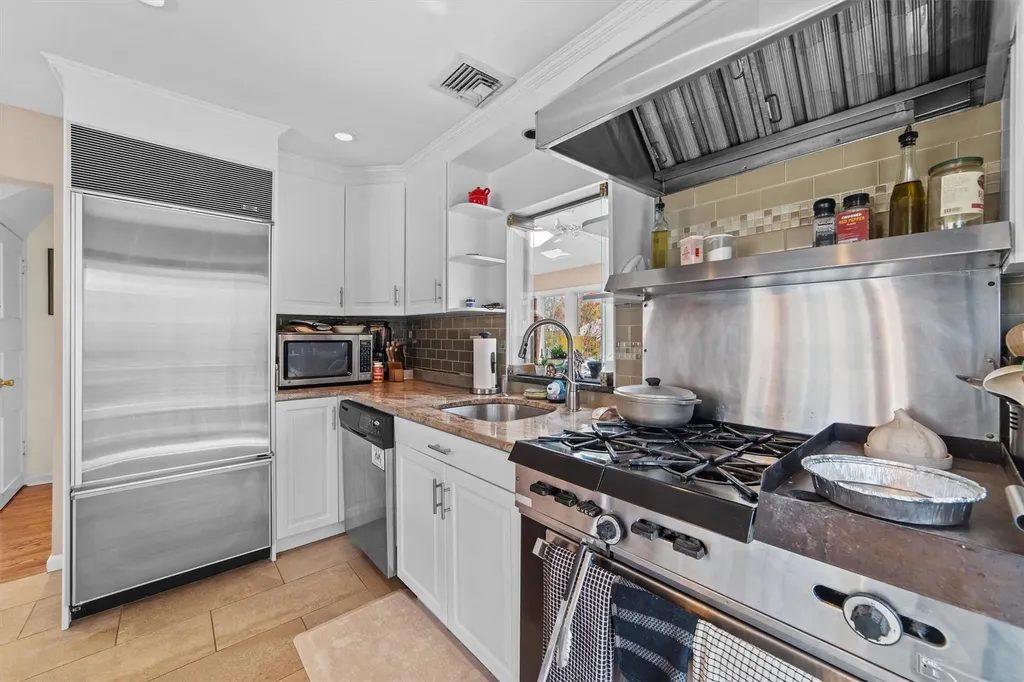 31 Clayton Place Yonkers NY 10704