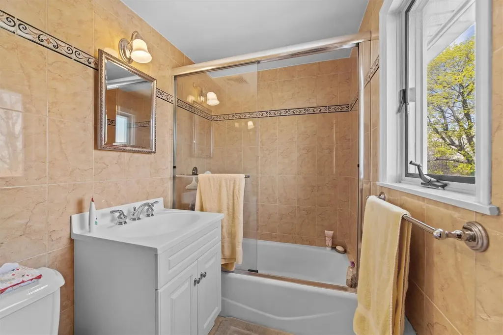 31 Clayton Place Yonkers NY 10704