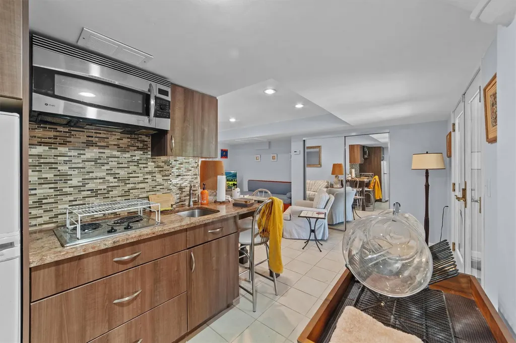 31 Clayton Place Yonkers NY 10704