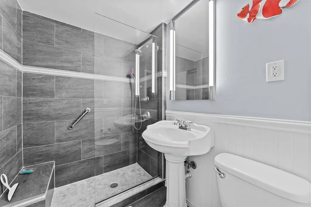 31 Clayton Place Yonkers NY 10704