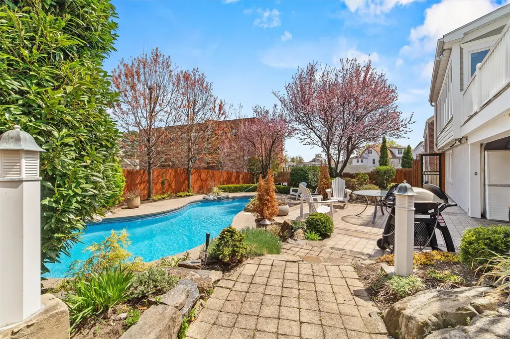 31 Clayton Place Yonkers NY 10704