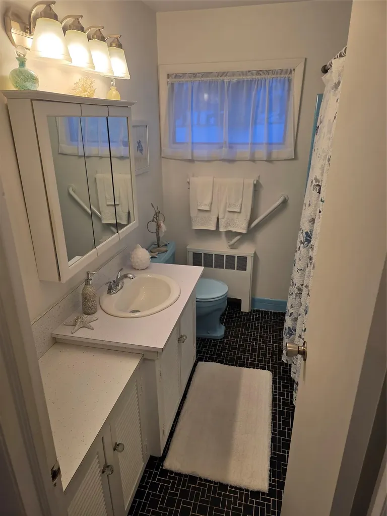703 Pine Avenue West Islip NY 11795