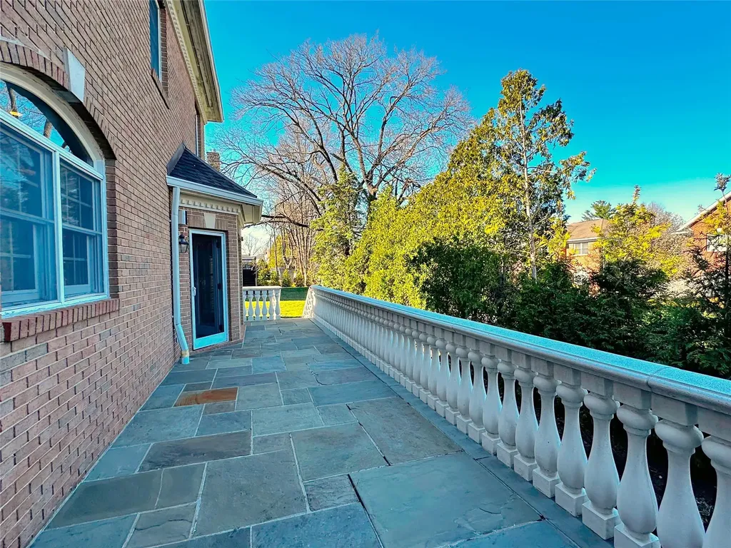 17 Arlington Road Scarsdale NY 10583