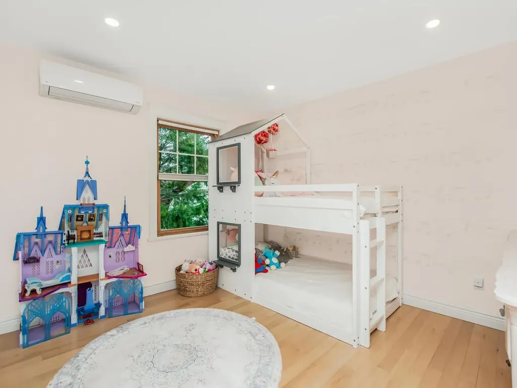 4296 Vireo Avenue Bronx NY 10470