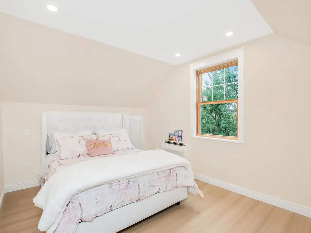 4296 Vireo Avenue Bronx NY 10470