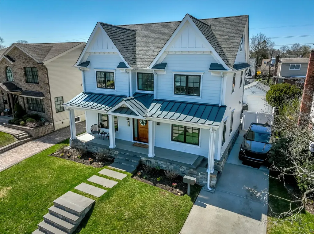 43 Pembrook Drive Mineola NY 11501