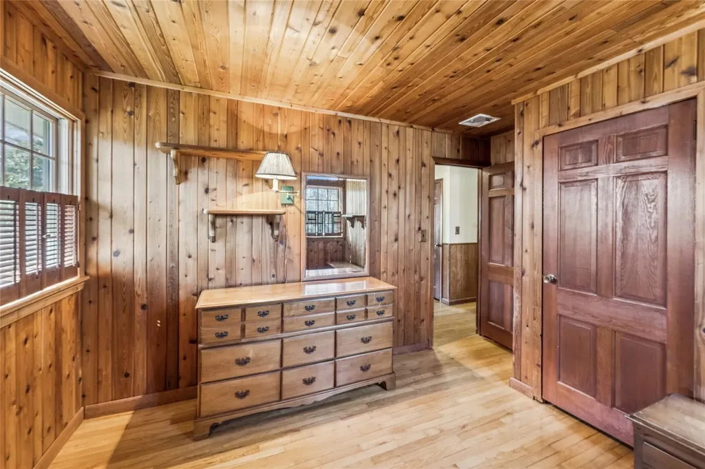 46 Neptune Avenue Hampton Bays NY 11946