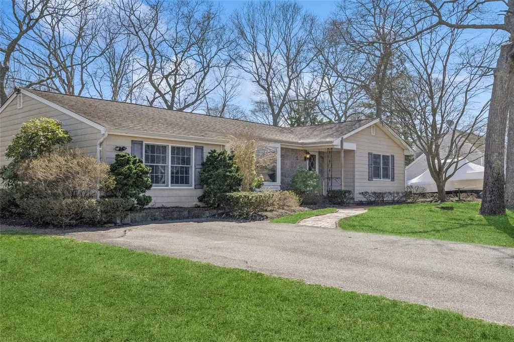 46 Neptune Avenue Hampton Bays NY 11946