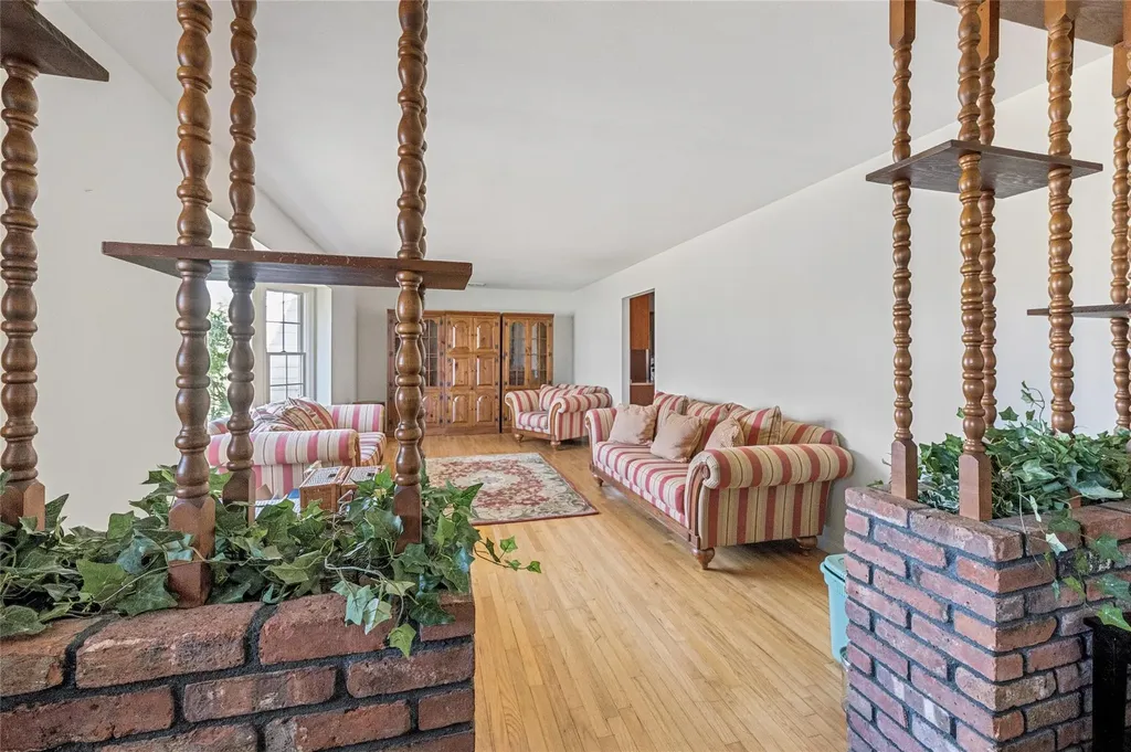 46 Neptune Avenue Hampton Bays NY 11946