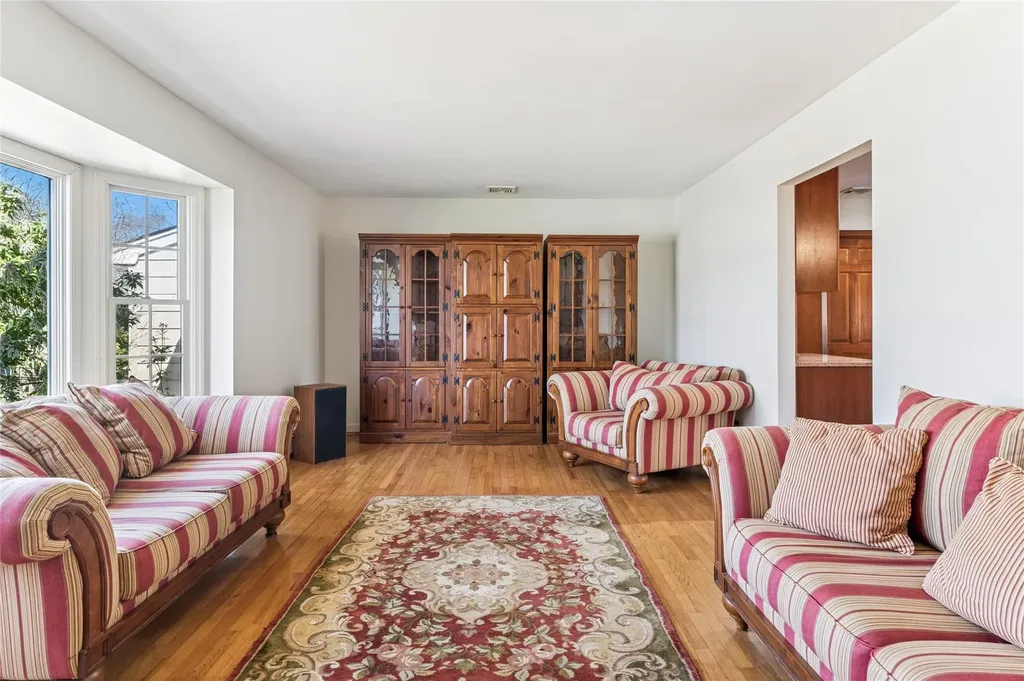 46 Neptune Avenue Hampton Bays NY 11946