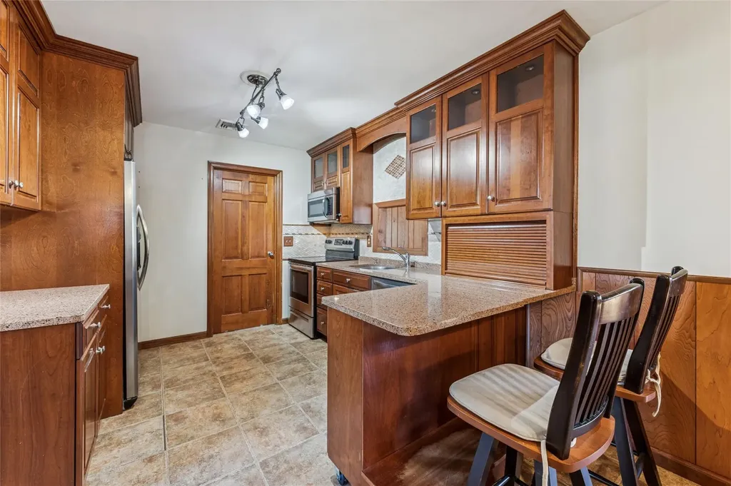 46 Neptune Avenue Hampton Bays NY 11946