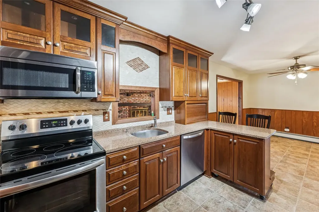 46 Neptune Avenue Hampton Bays NY 11946