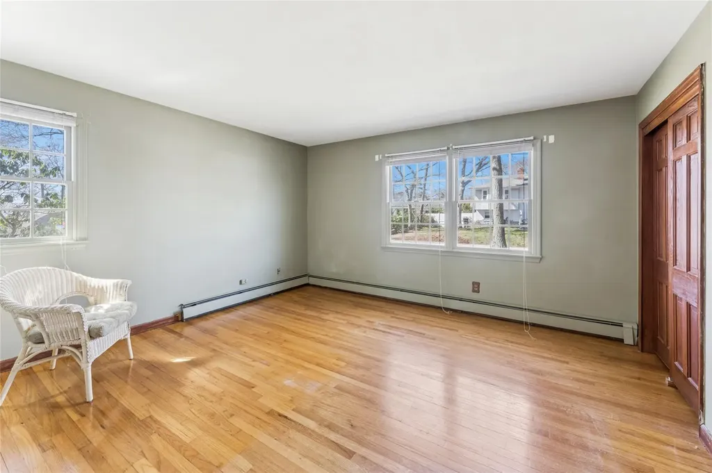 46 Neptune Avenue Hampton Bays NY 11946