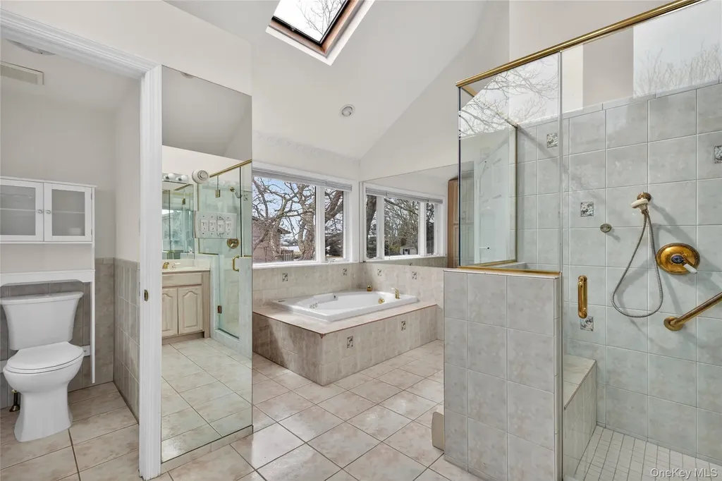 20 Oak Lane Hampton Bays NY 11946
