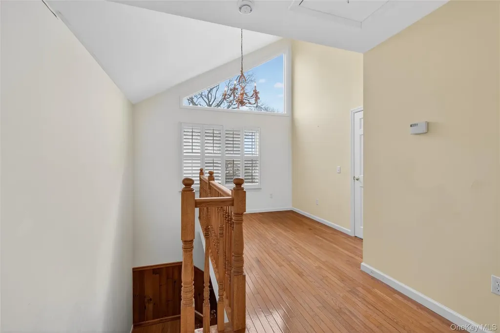 20 Oak Lane Hampton Bays NY 11946