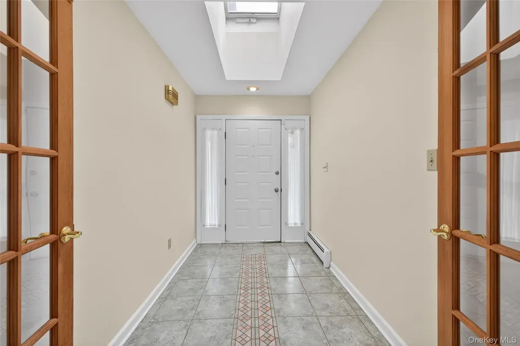 20 Oak Lane Hampton Bays NY 11946