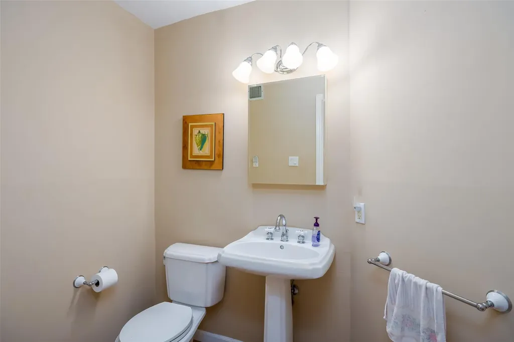 22 Round Tree Drive Melville NY 11747