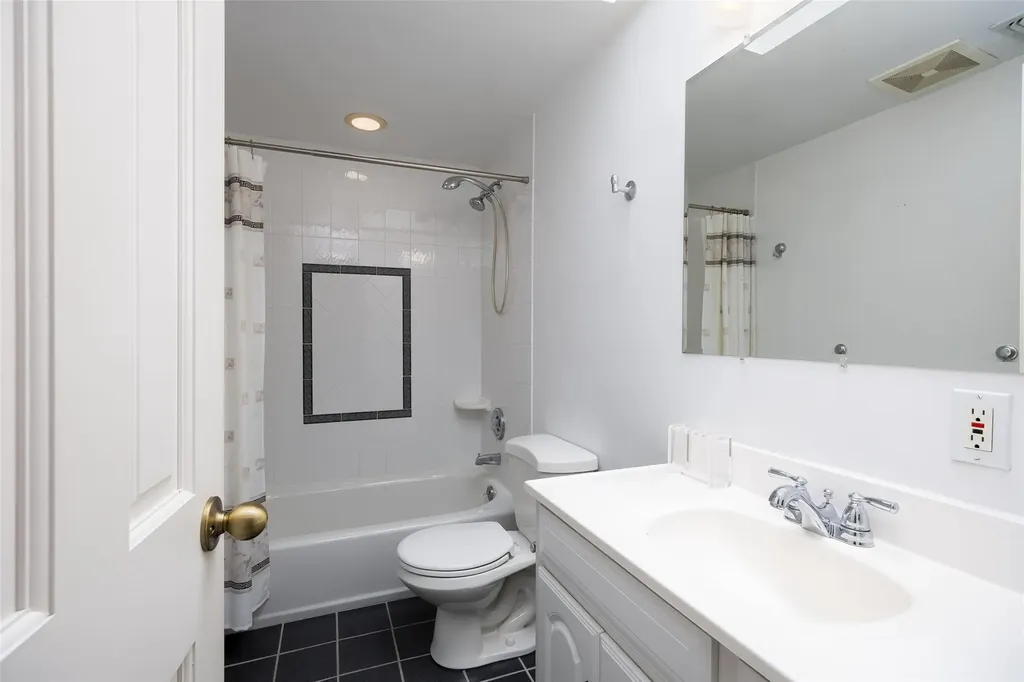 22 Round Tree Drive Melville NY 11747