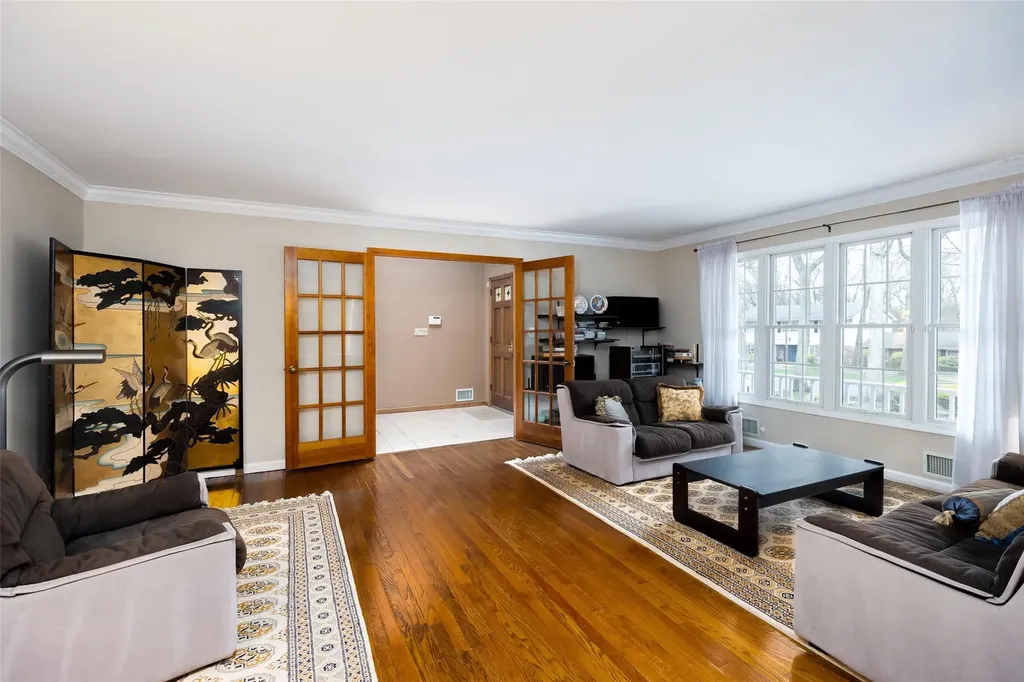 22 Round Tree Drive Melville NY 11747