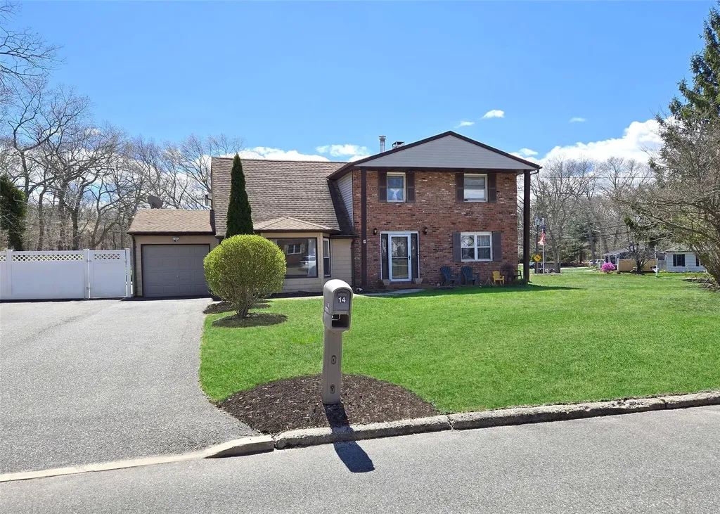 14 Rita Drive Mount Sinai NY 11766