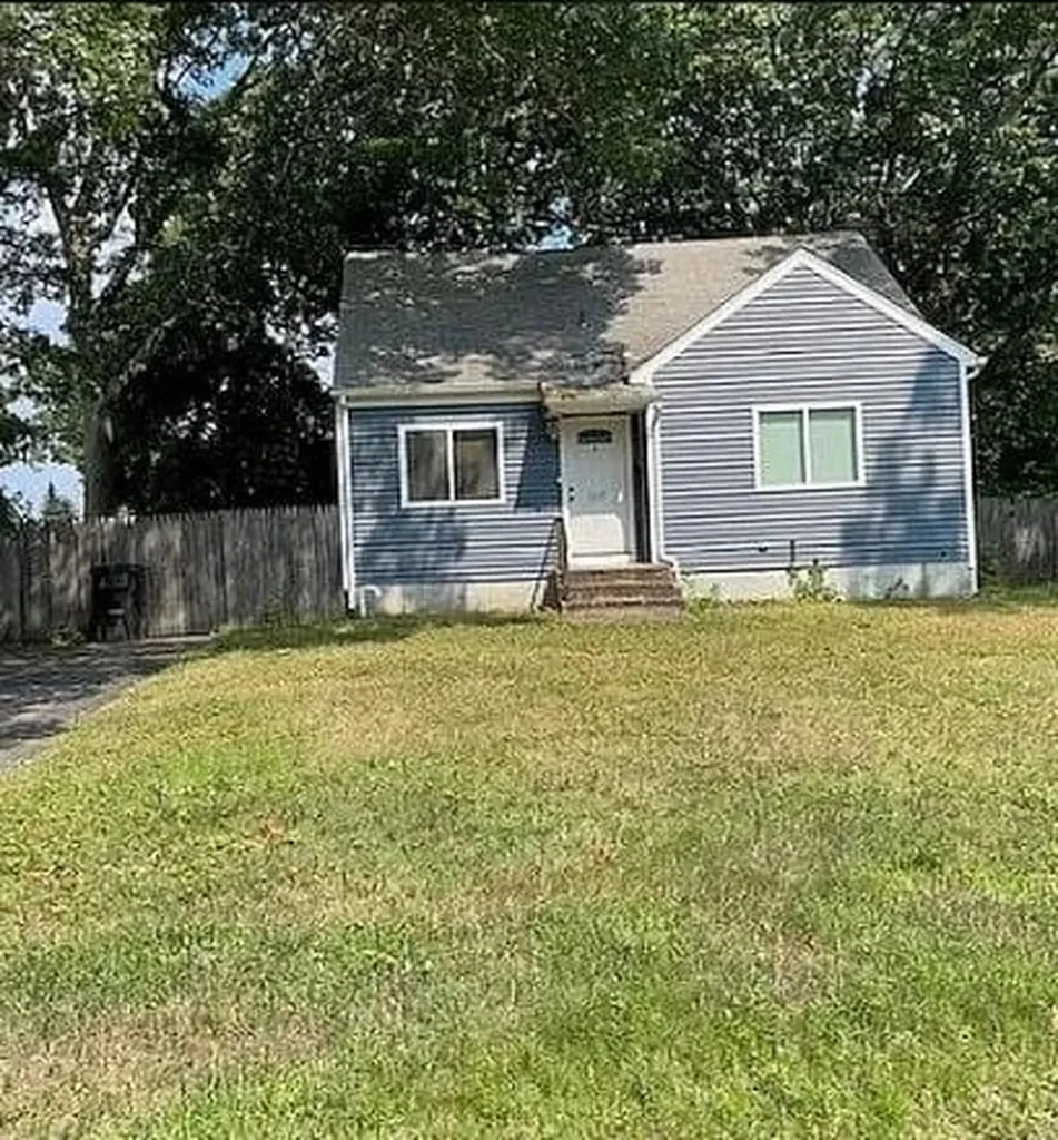 1137 Namdac Avenue Bay Shore NY 11706