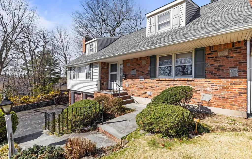 6 Farview Avenue Bayville NY 11709
