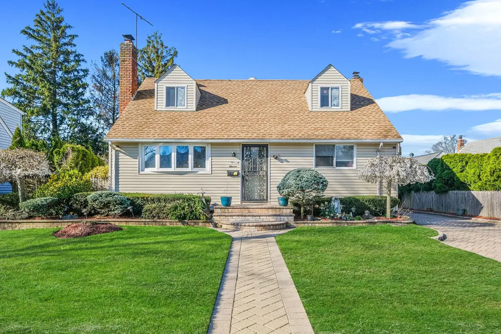 11 Northcote Road Westbury NY 11590