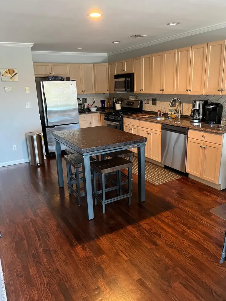 223 E Broadway Long Beach NY 11561