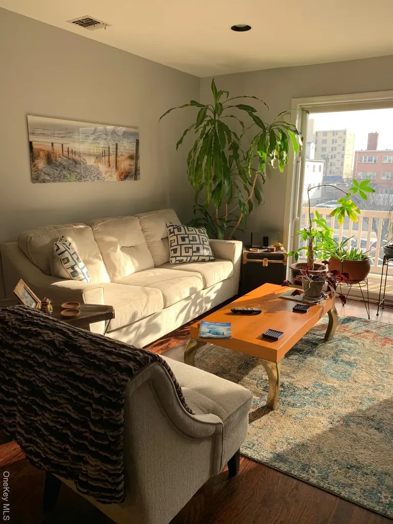 223 E Broadway Long Beach NY 11561