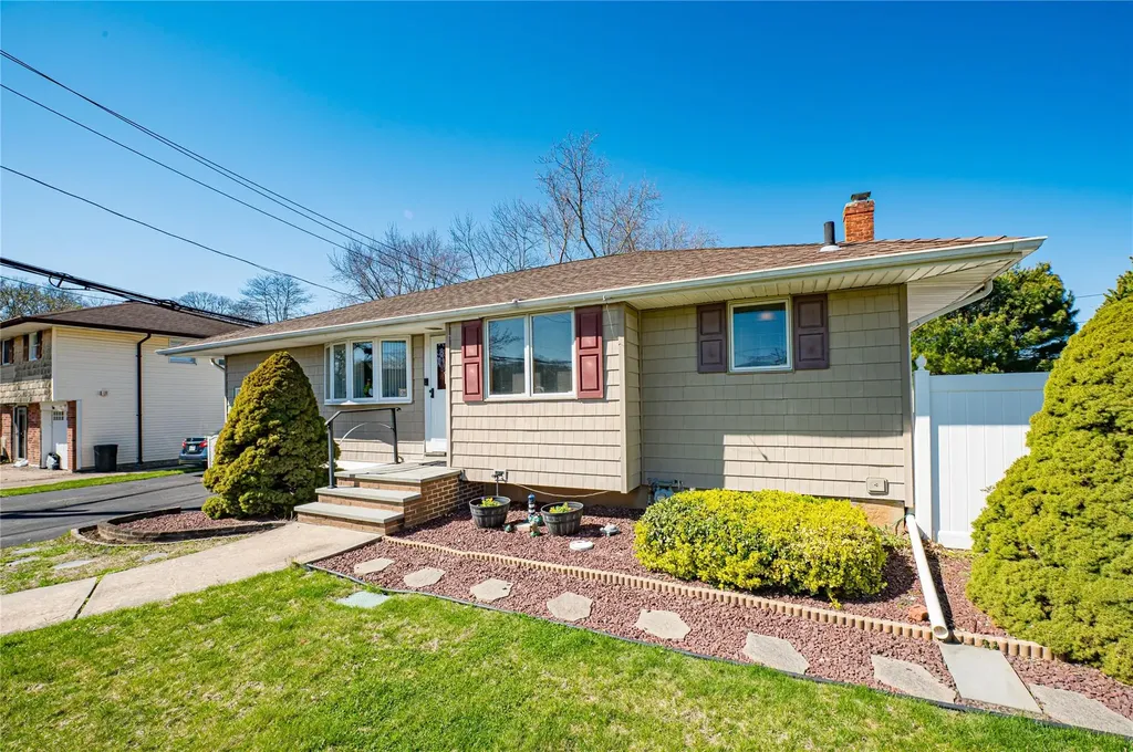 3 Baylor Drive Smithtown NY 11787