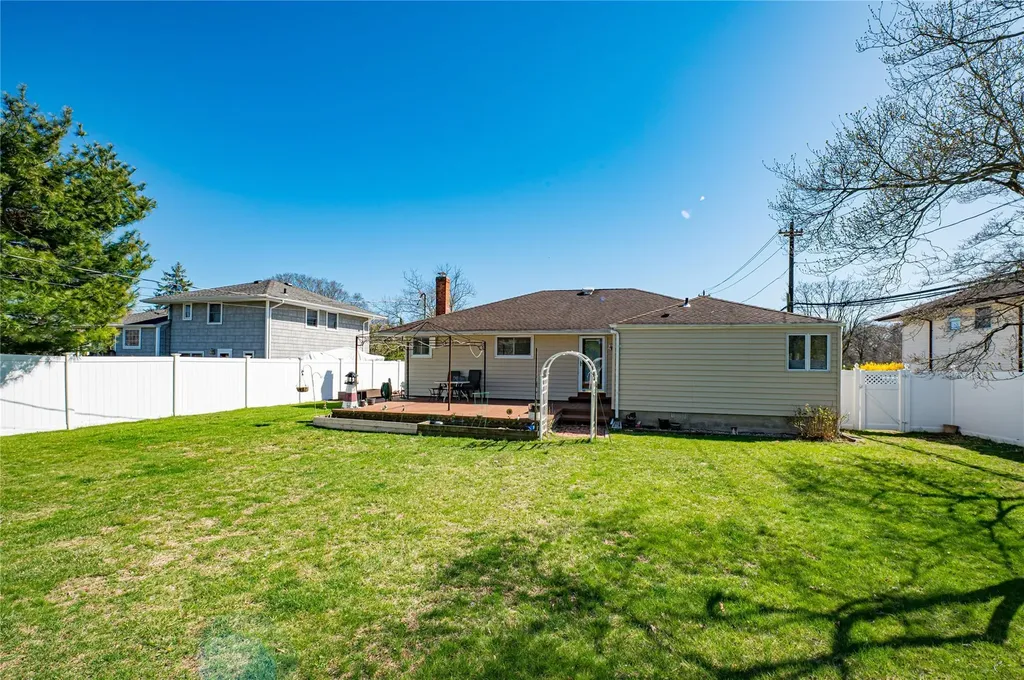 3 Baylor Drive Smithtown NY 11787