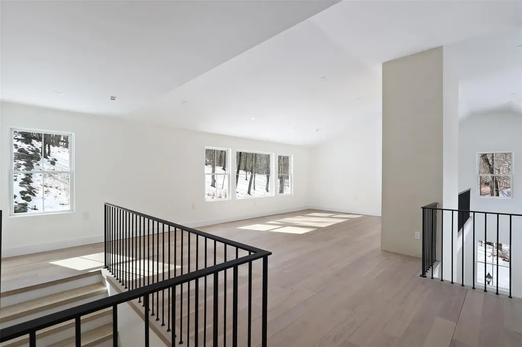 18 Brandon Drive Mount Kisco NY 10549