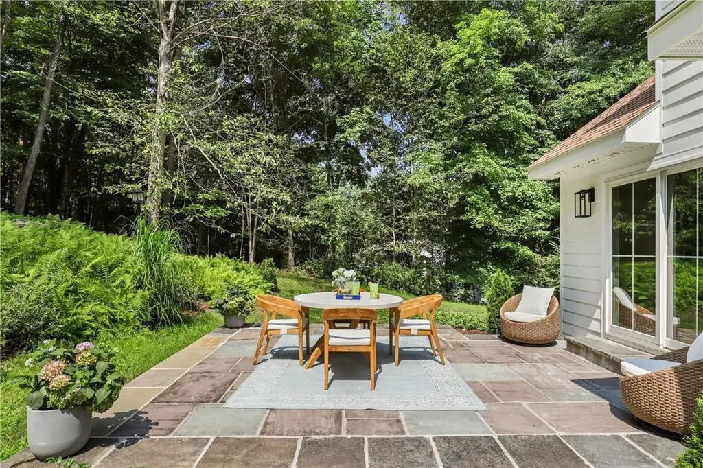 18 Brandon Drive Mount Kisco NY 10549