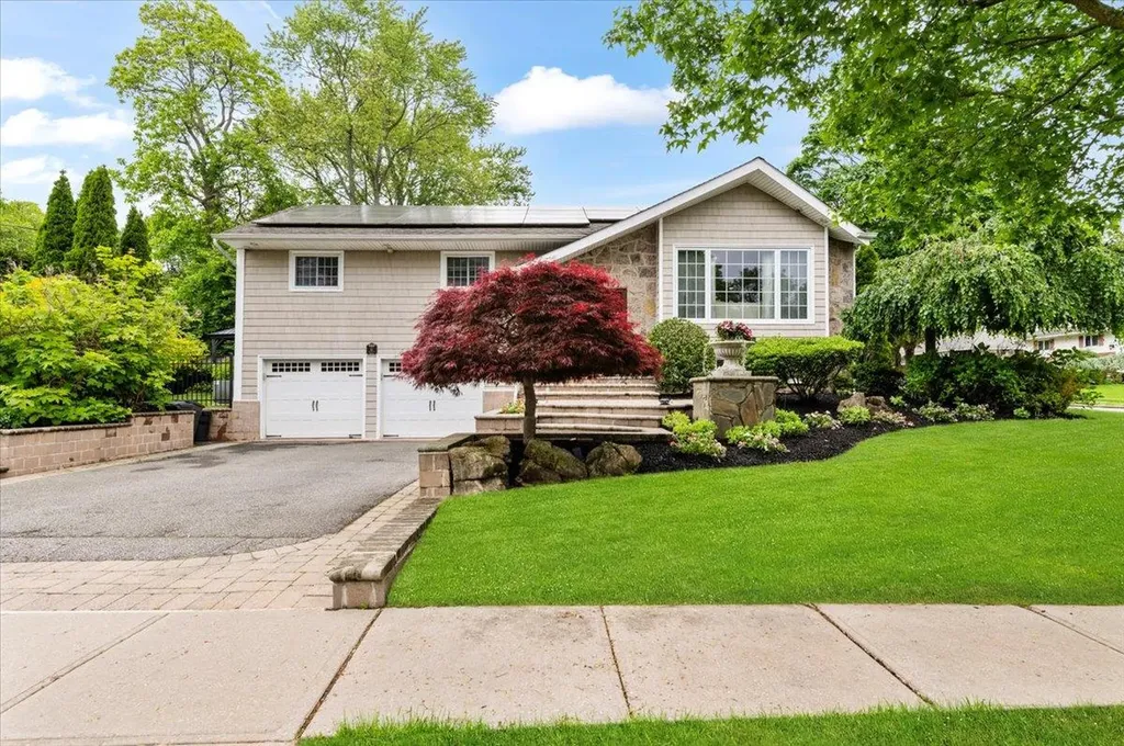 61 Beatrice Lane Old Bethpage NY 11804