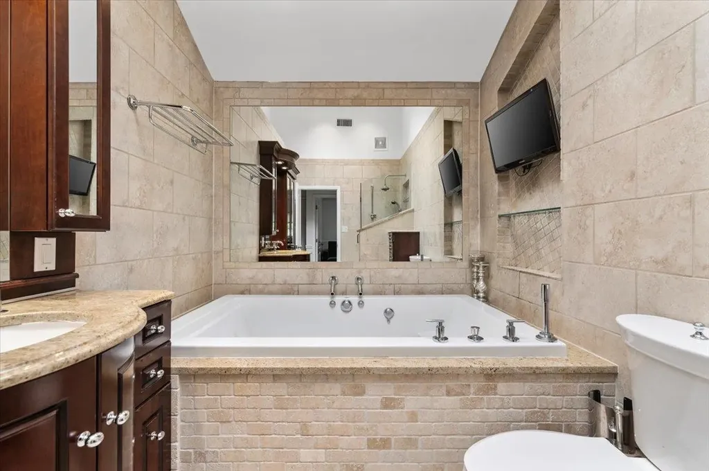 61 Beatrice Lane Old Bethpage NY 11804