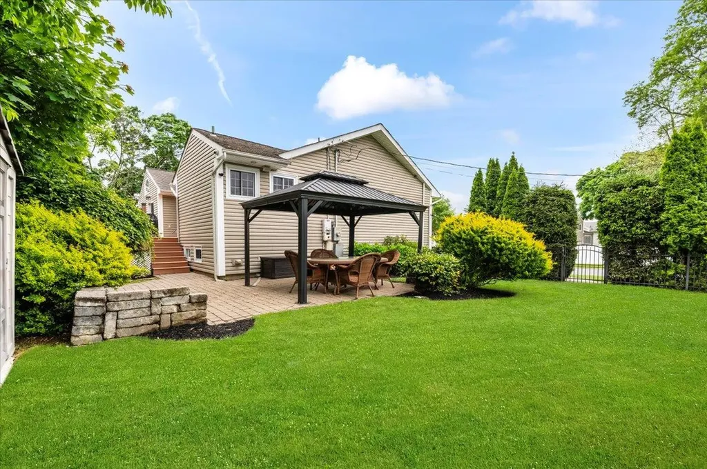 61 Beatrice Lane Old Bethpage NY 11804