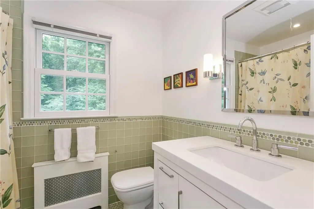 452 Rosedale Avenue White Plains NY 10605