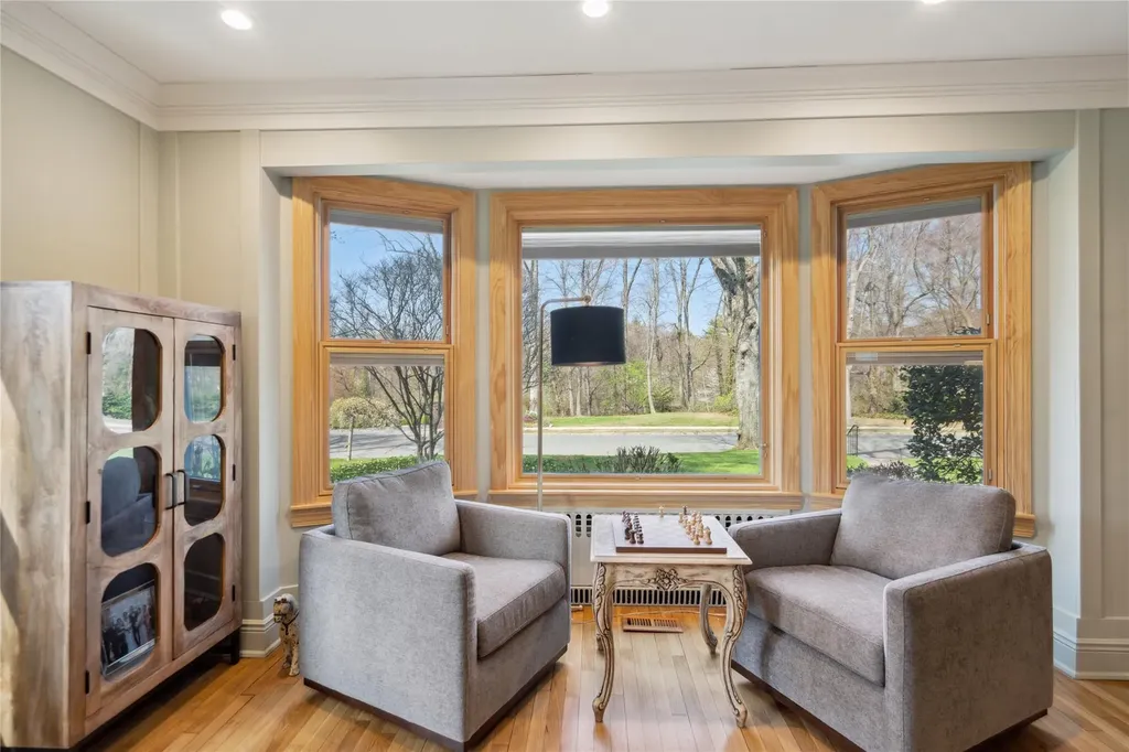 46 Wensley Drive Great Neck NY 11021