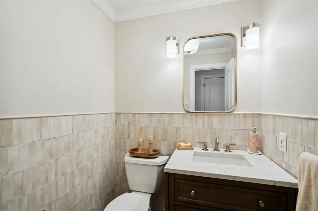 46 Wensley Drive Great Neck NY 11021