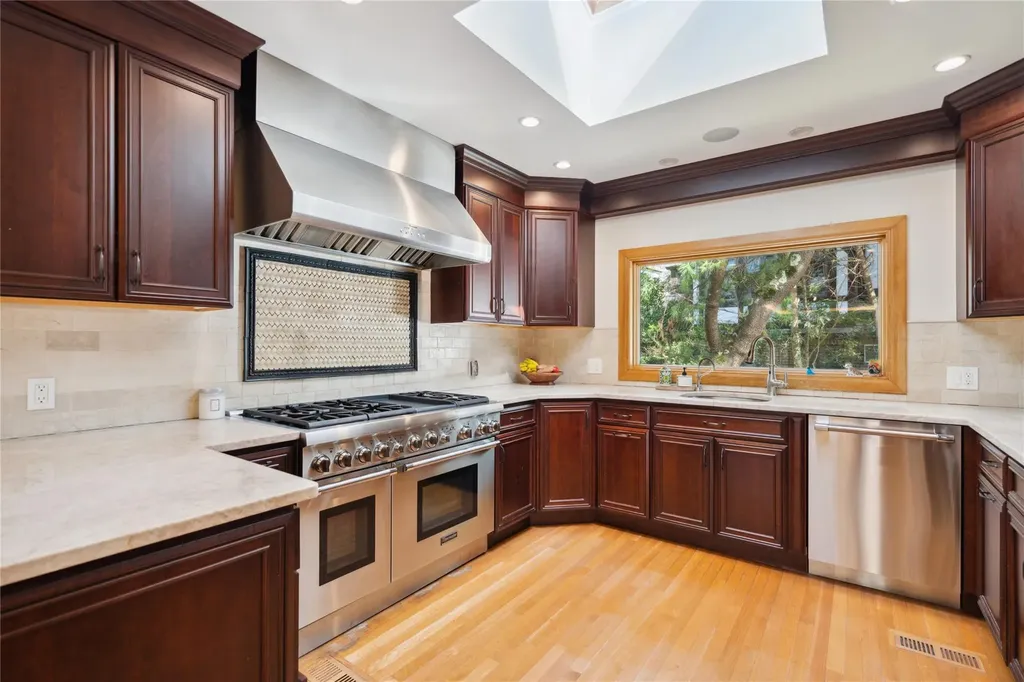46 Wensley Drive Great Neck NY 11021