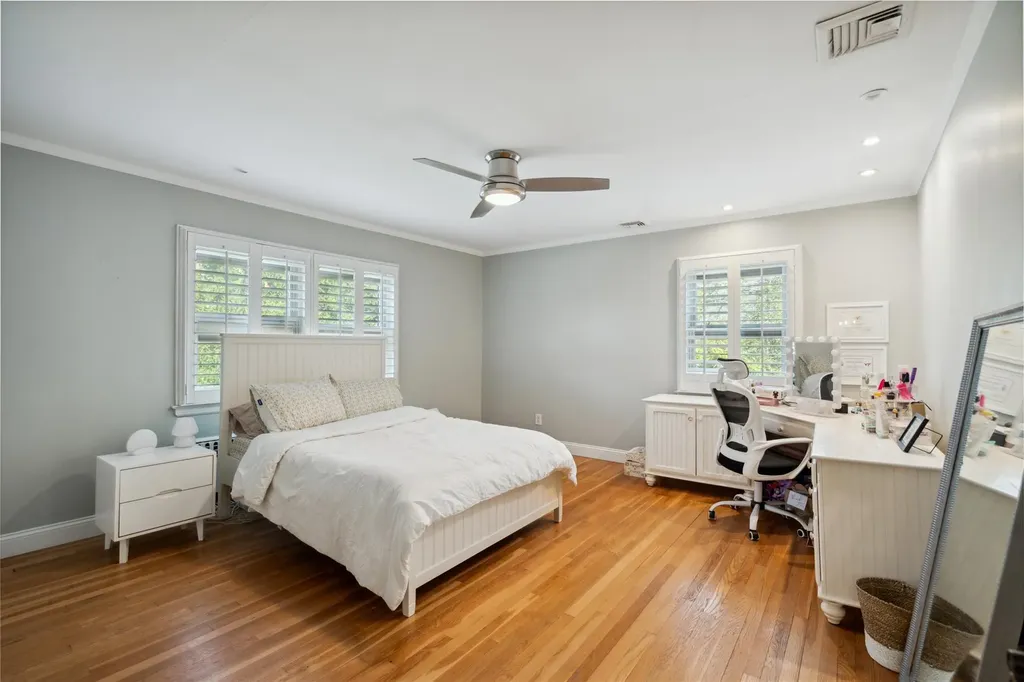 46 Wensley Drive Great Neck NY 11021