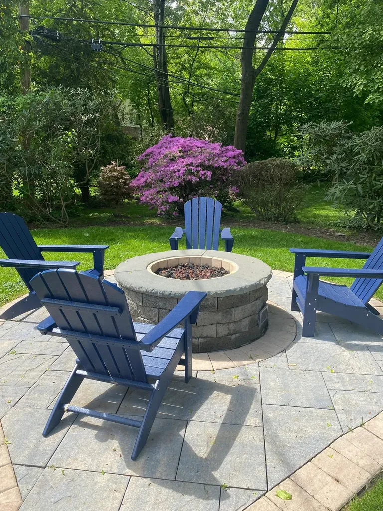 46 Wensley Drive Great Neck NY 11021